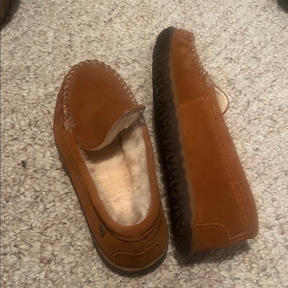 Minnetonka moccasin slippers ! Size 7